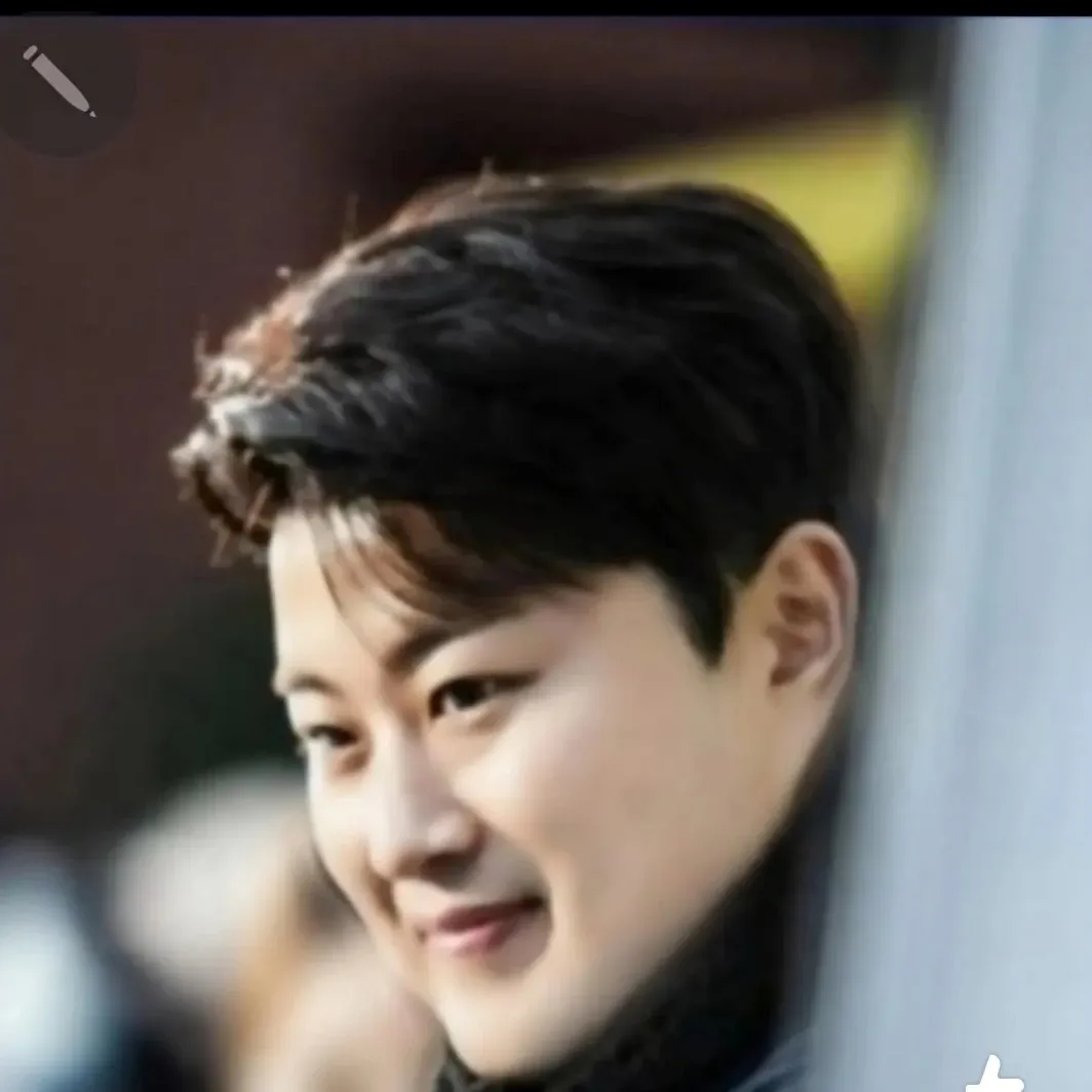 粉丝拍下的金浩中瞬间