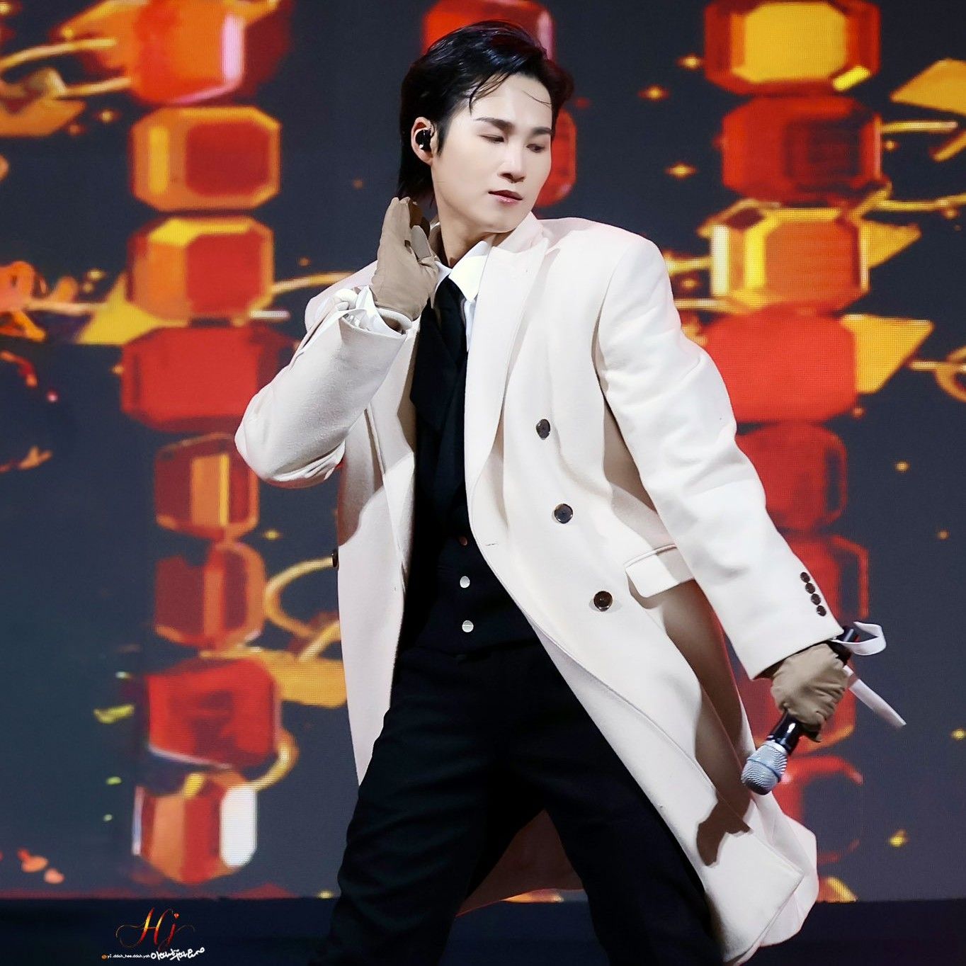 A moment captured by a fan of Kim Heejae