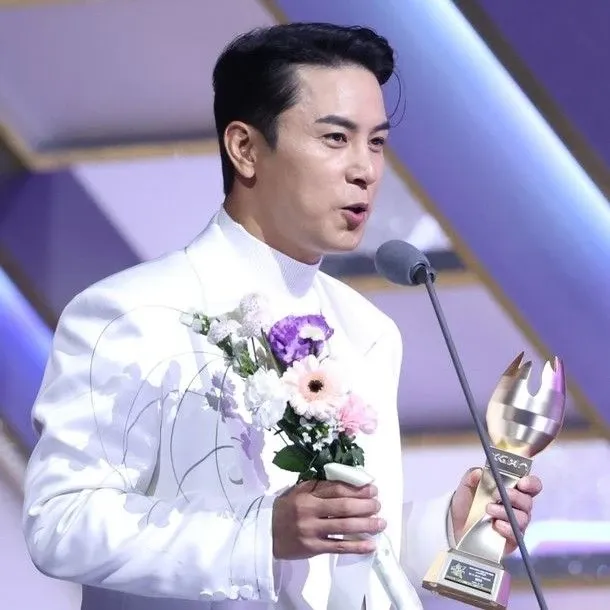 チャン・ミンホの最近の活動ショット