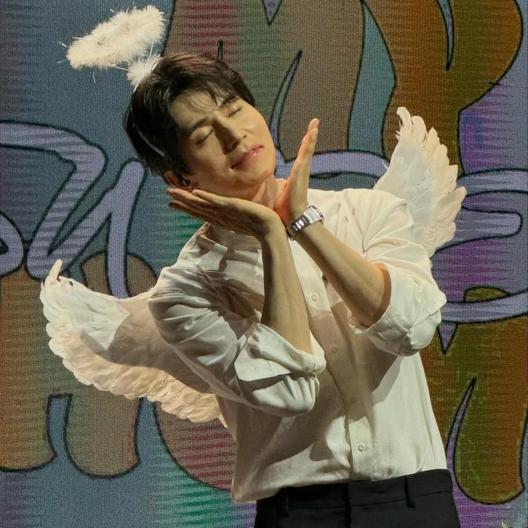 A moment captured by a fan of Lee Dongwook
