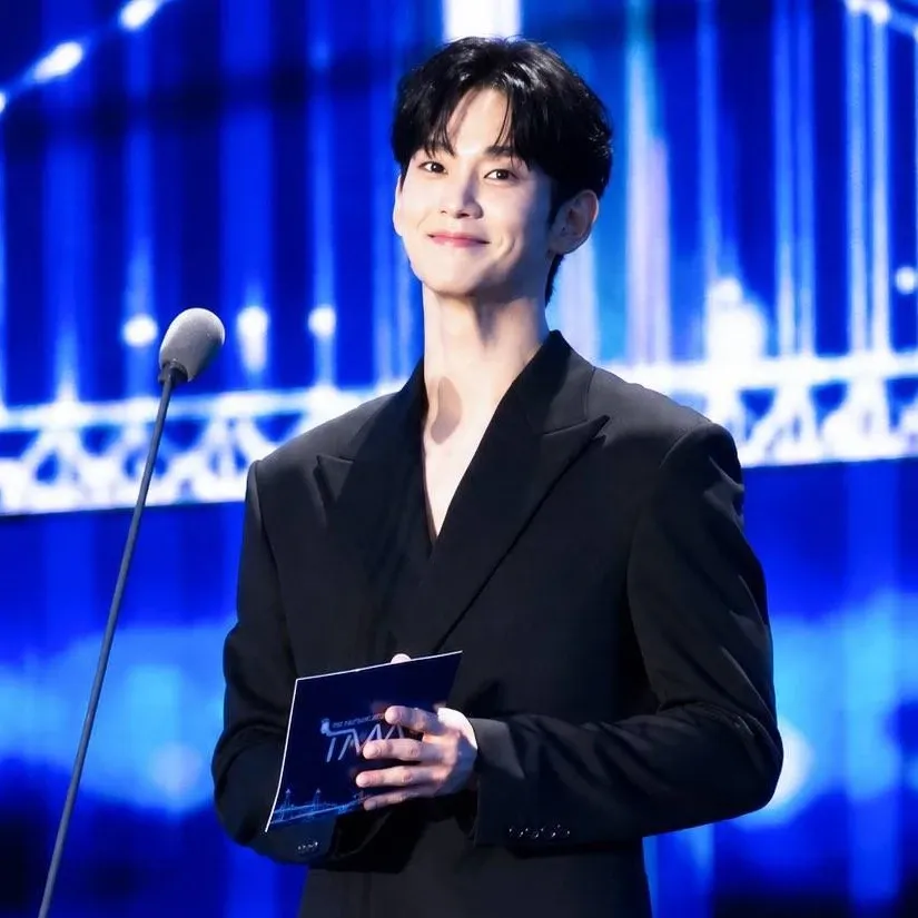 A moment captured by a fan of Kim Soohyun