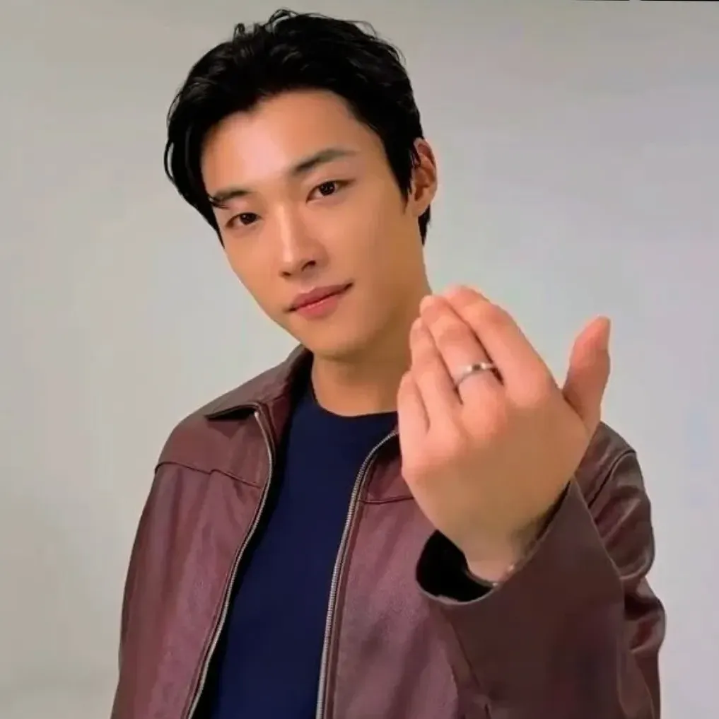 A moment captured by a fan of Woo Dohwan