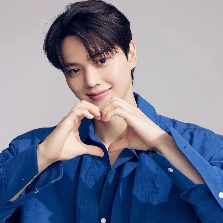 Latest photo of Song Kang