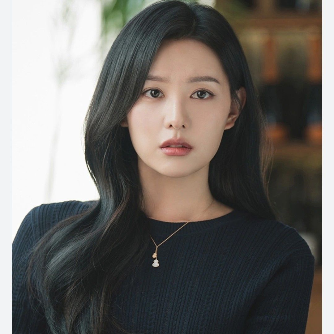 Behind-the-scenes cut of Kim Jiwon