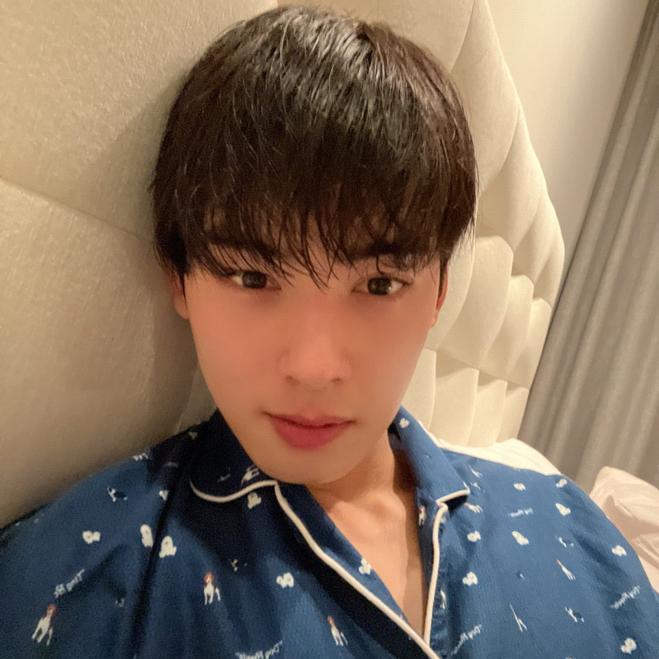 Behind-the-scenes cut of Cha Eunwoo