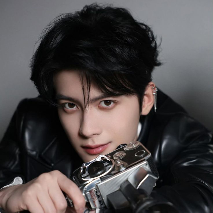 Recent activity shot of Chen Heyi