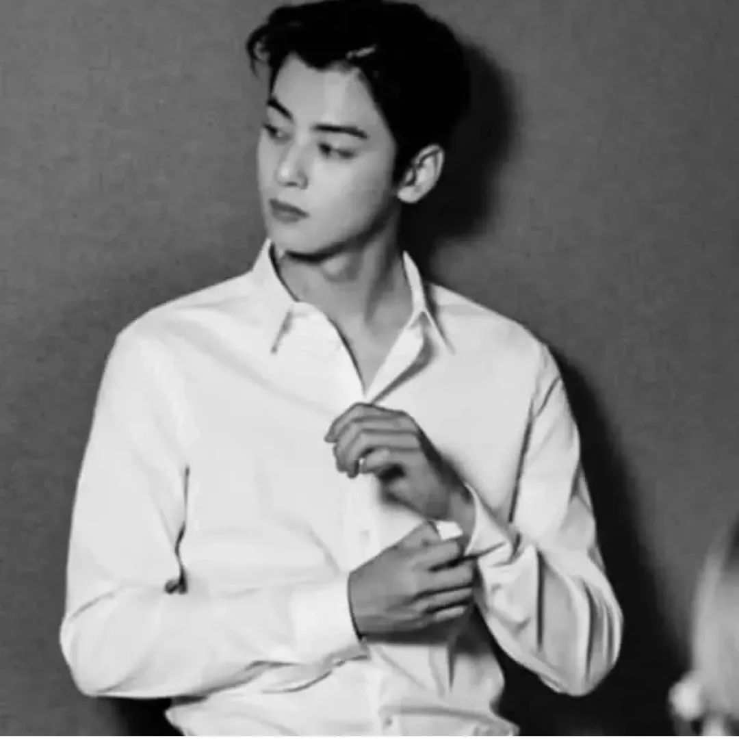 Latest photo of Cha Eunwoo