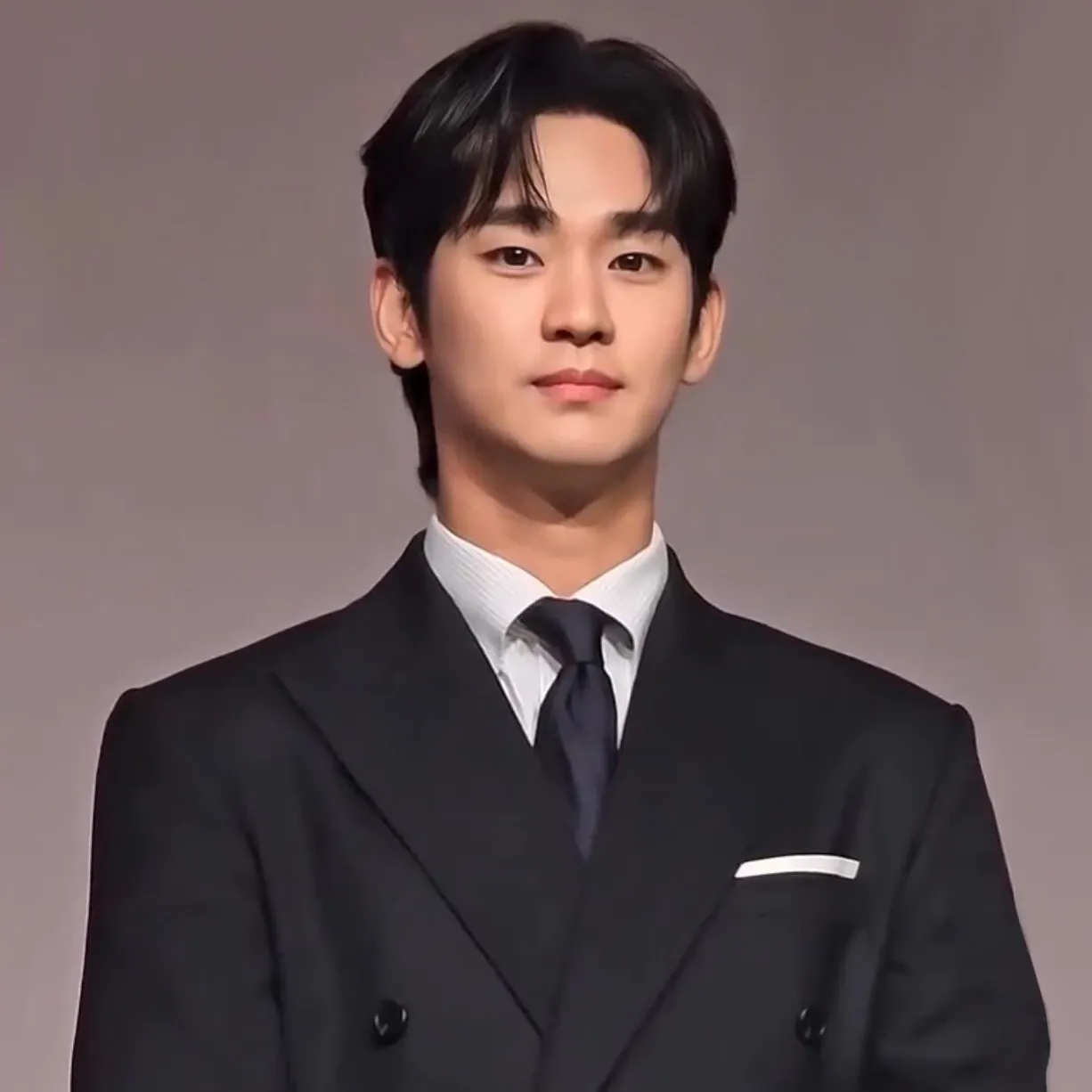 Behind-the-scenes cut of Kim Soohyun