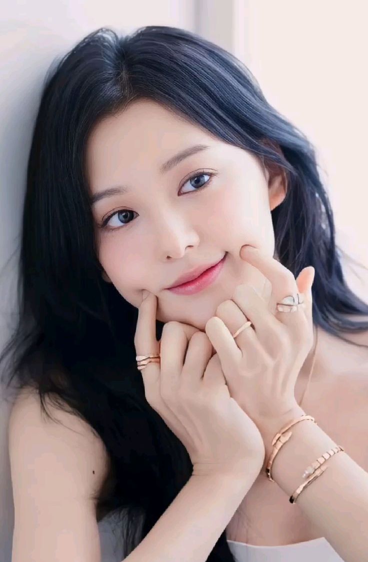 Behind-the-scenes cut of Kim Jiwon