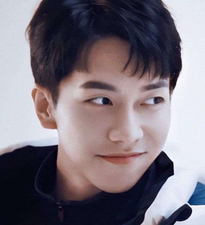 Foto kegiatan terbaru dari Lee Seunggi