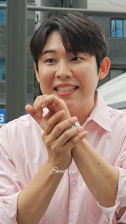 Emotional wallpaper shared by fans for Jinuk