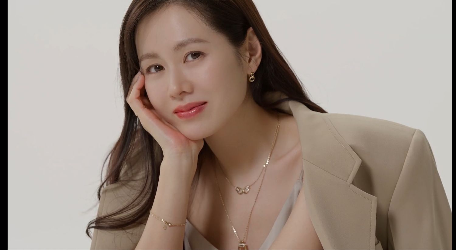 孙艺珍的近期活动照