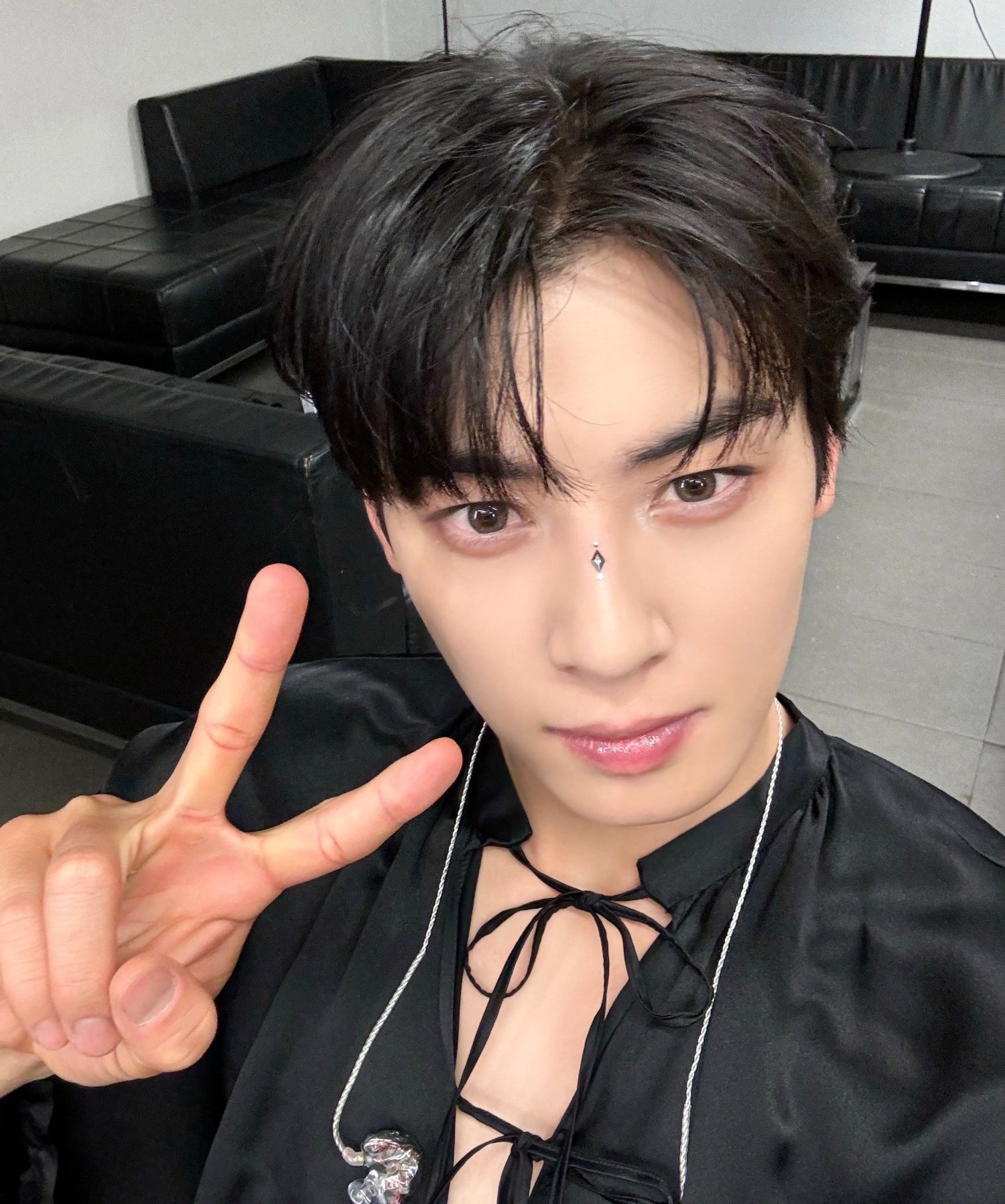 Behind-the-scenes cut of Cha Eunwoo