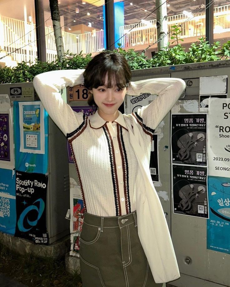 Behind-the-scenes cut of Lee Youmi