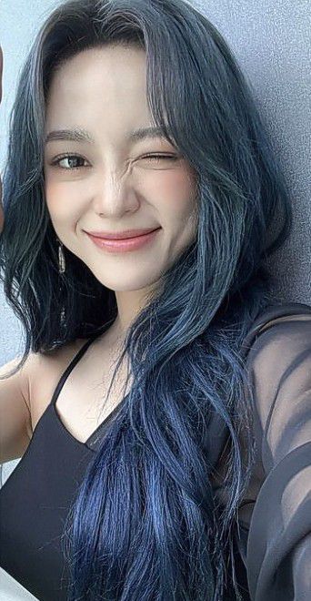 Emotional wallpaper shared by fans for Kim Sejeong