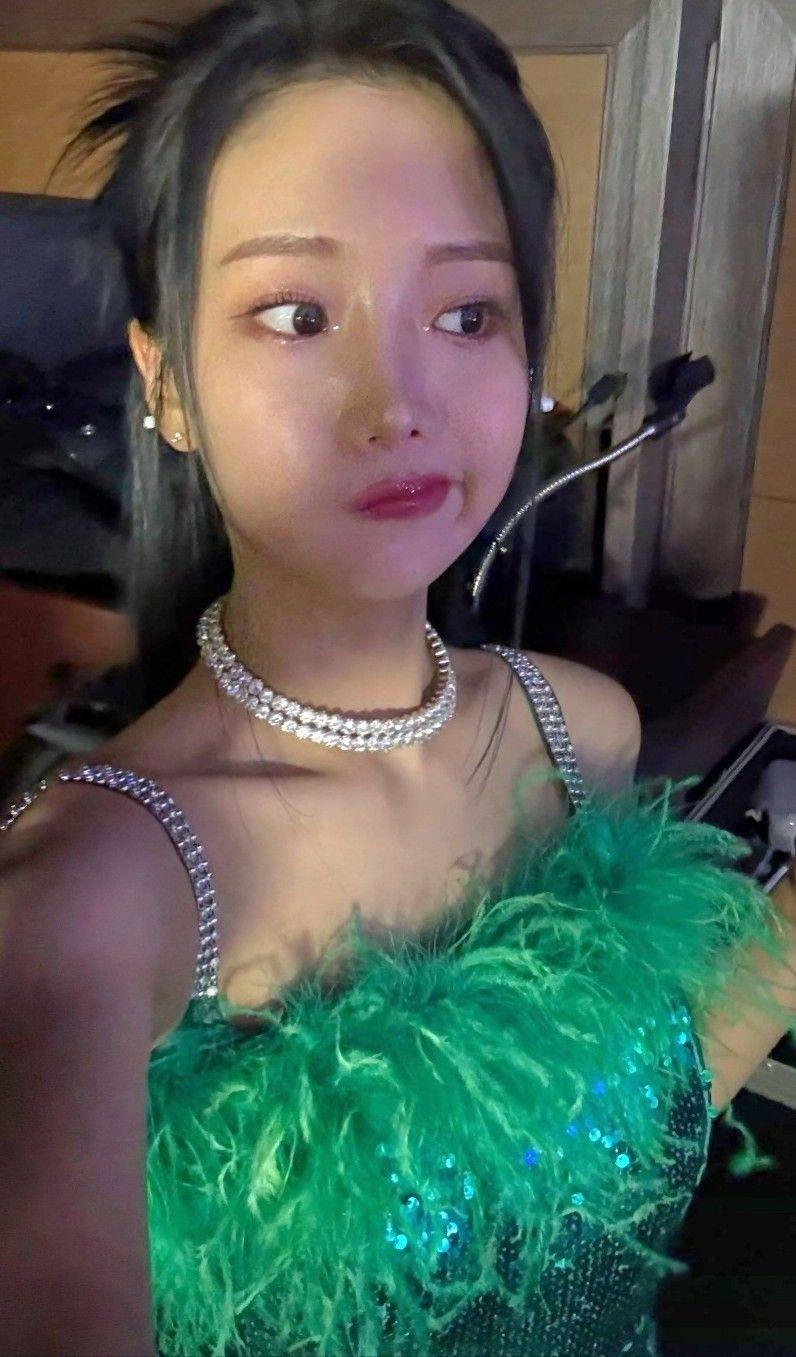 Kim Soyeon (2004) background image recommended by Choeaedol Celeb fandom
