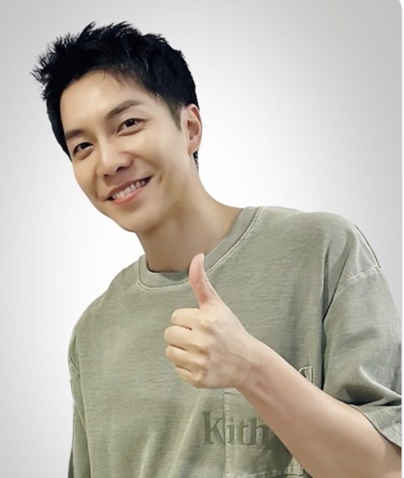 Latest photo of Lee Seunggi