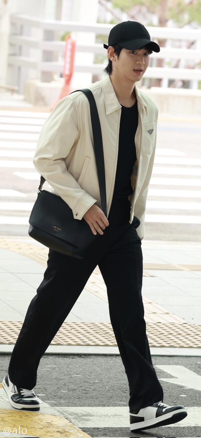 Representative background image loved by Kim Suhyeon (1995) fandom