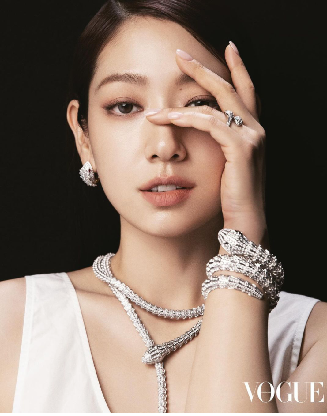 パク・シネの最近の活動ショット