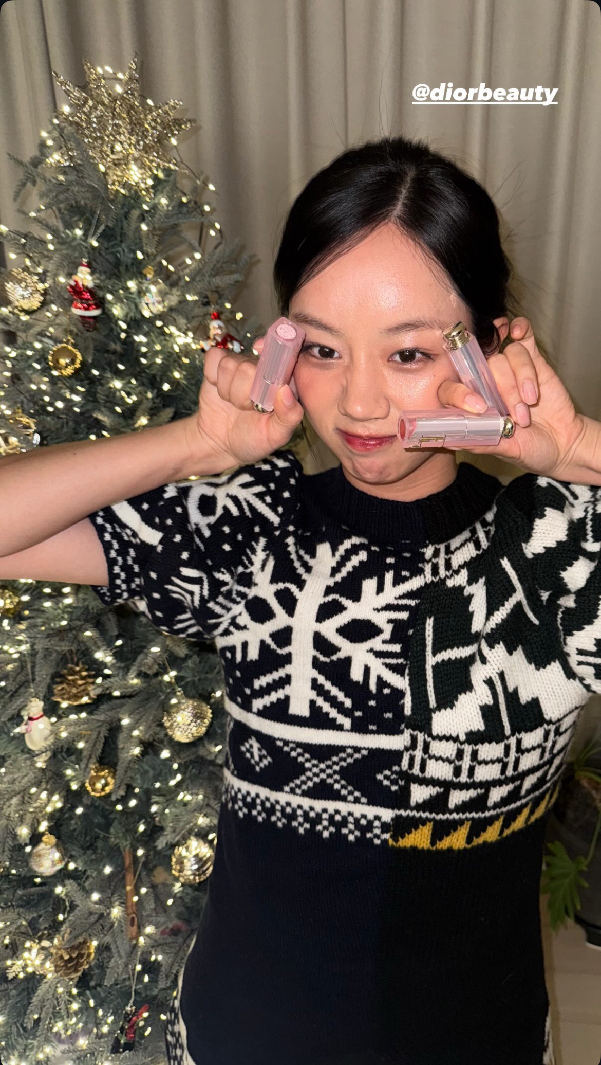Emotional wallpaper shared by fans for Hyeri