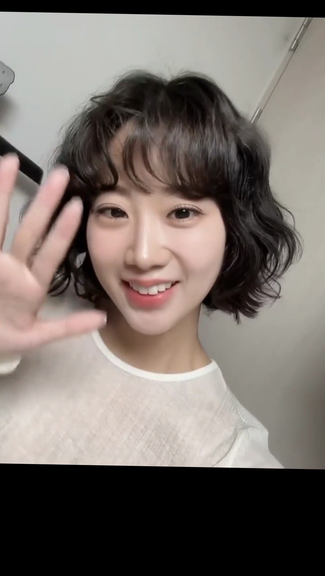 Emotional wallpaper shared by fans for Kang Hyeyeon