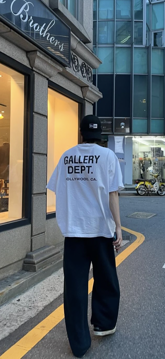 Emotional wallpaper shared by fans for Kim Youngdae