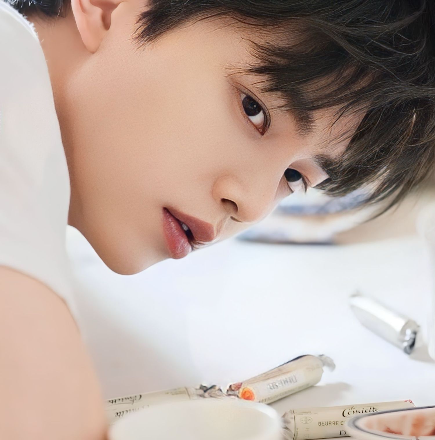 Behind-the-scenes cut of Song Kang