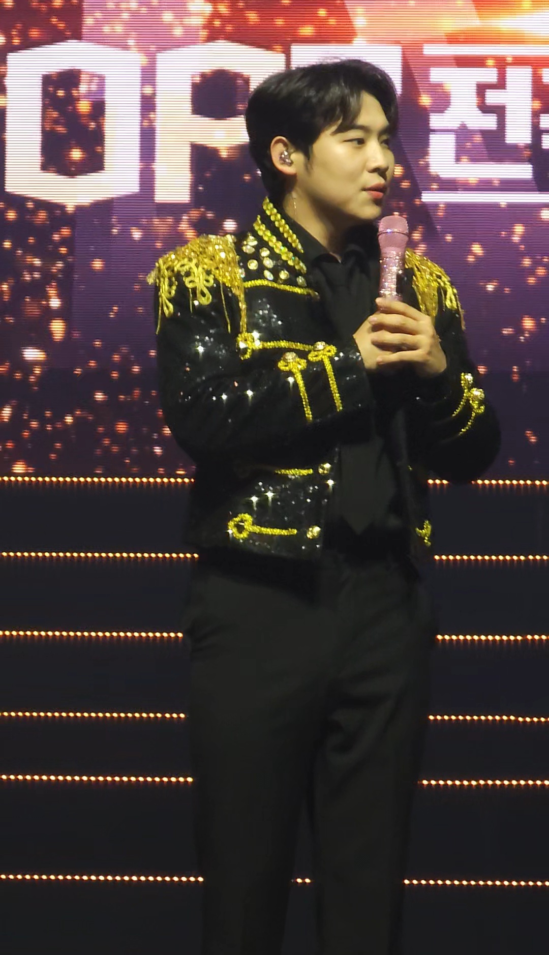 Representative background image loved by Jinuk fandom