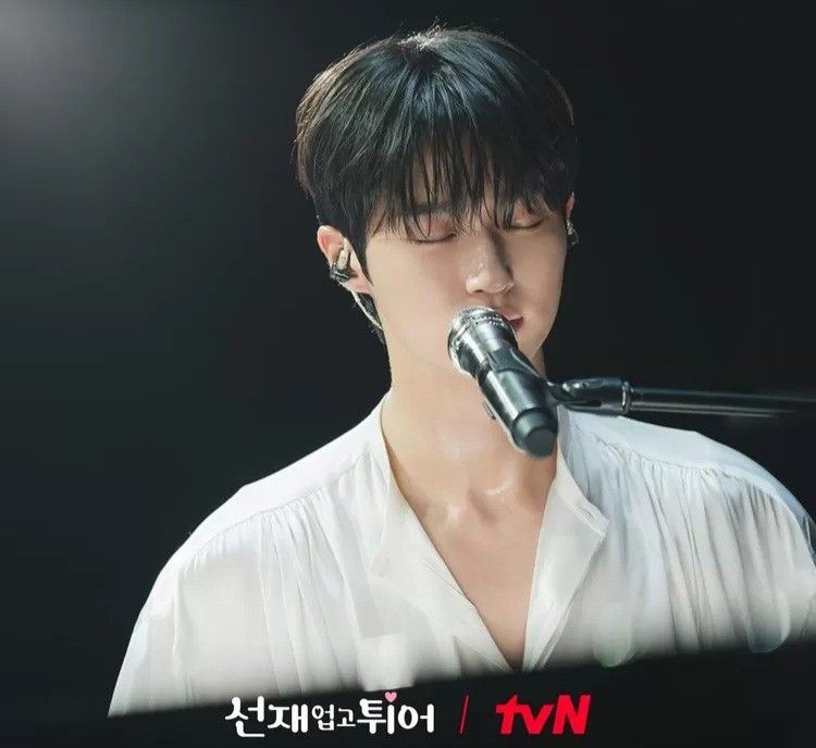 A moment captured by a fan of Byeon Wooseok