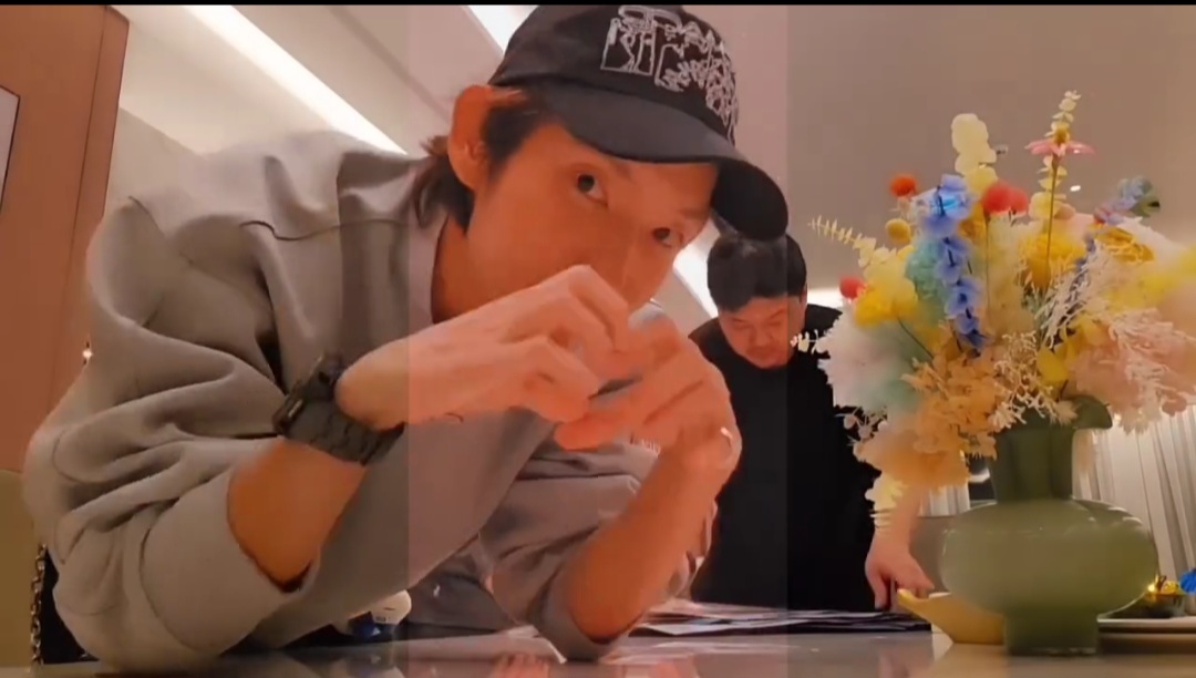 Recent activity shot of Lee Joongi