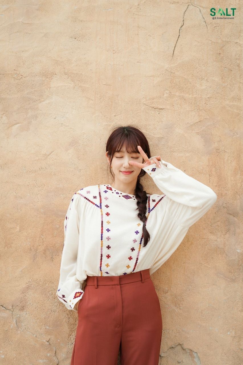 Behind-the-scenes cut of Park Shinhye