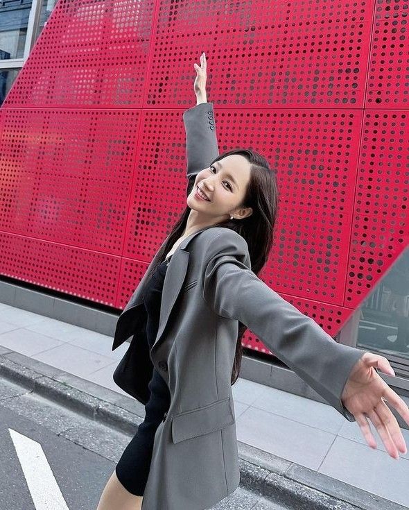 Behind-the-scenes cut of Park Minyoung