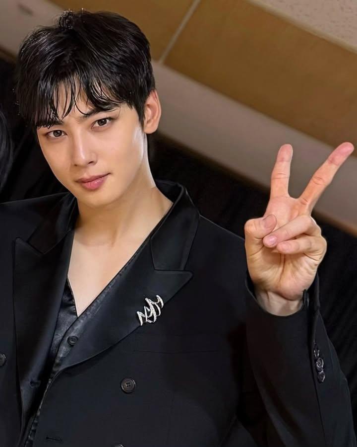 Foto terbaru dari Cha Eunwoo