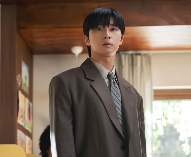 A moment captured by a fan of Park Seojoon