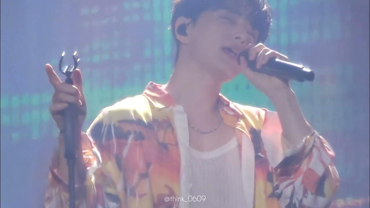 Behind-the-scenes cut of Kim Myungsoo (L)