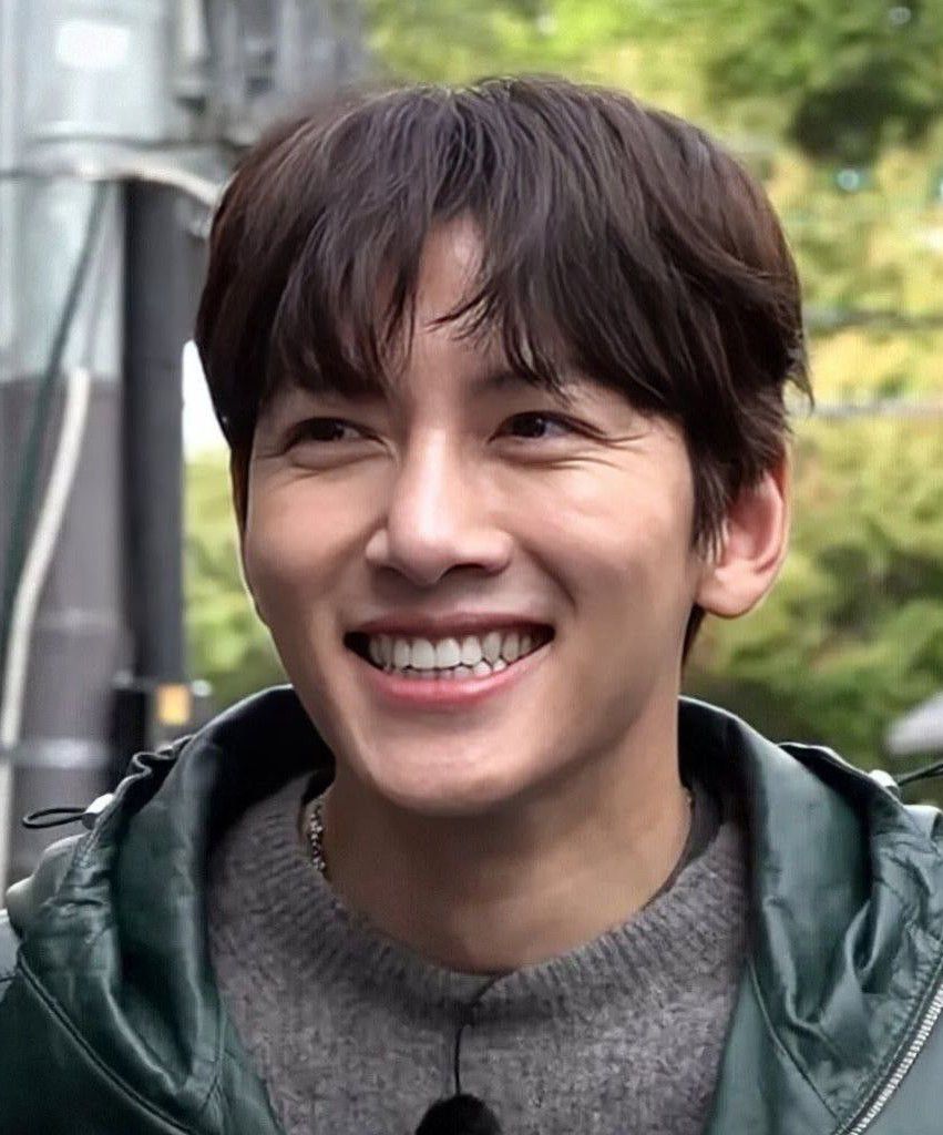 Behind-the-scenes cut of Ji Changwook