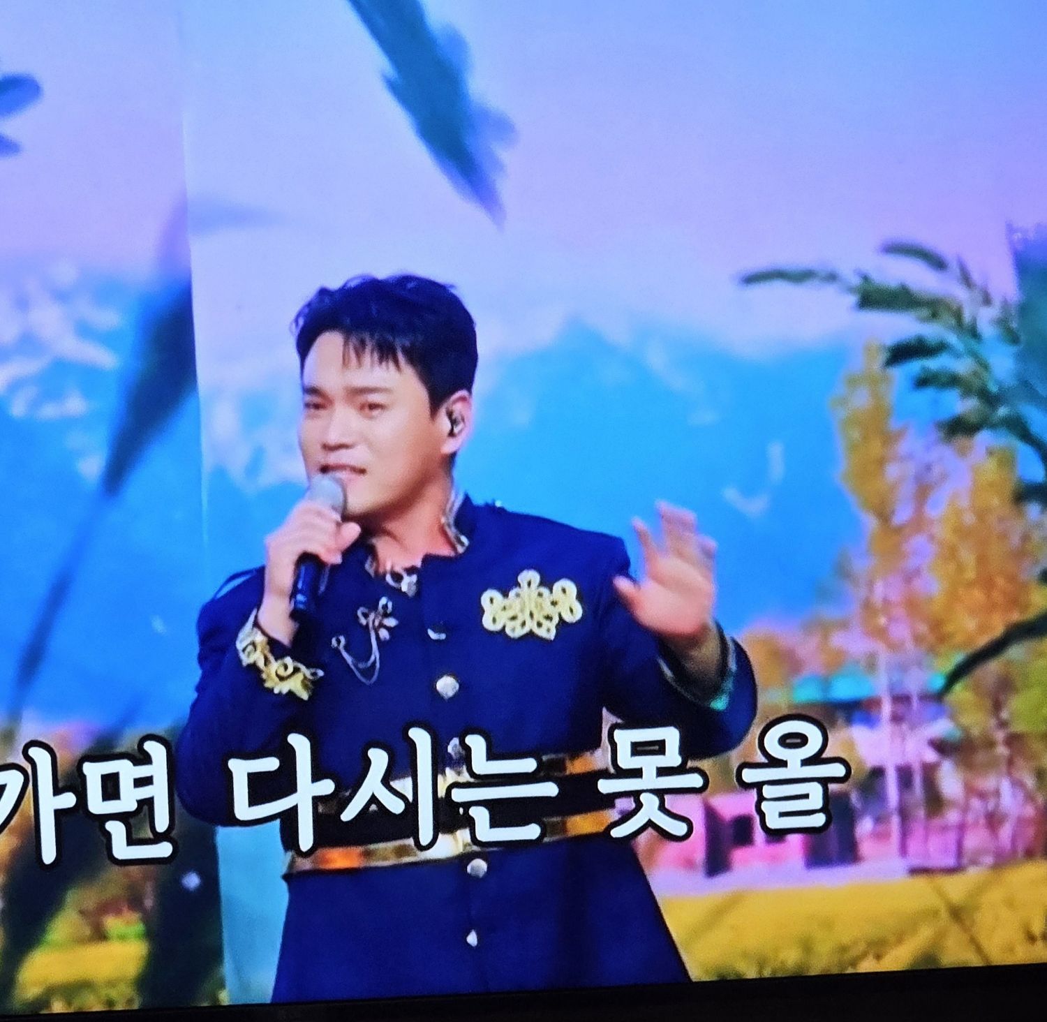 Behind-the-scenes cut of Lee Jung