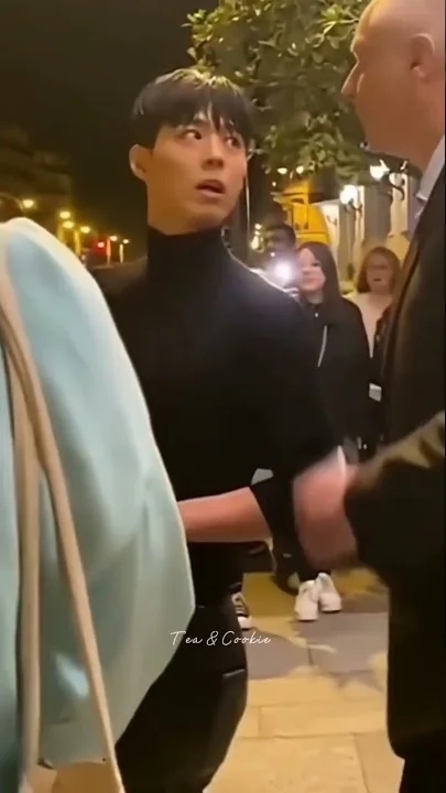 Emotional wallpaper shared by fans for Park Bogum