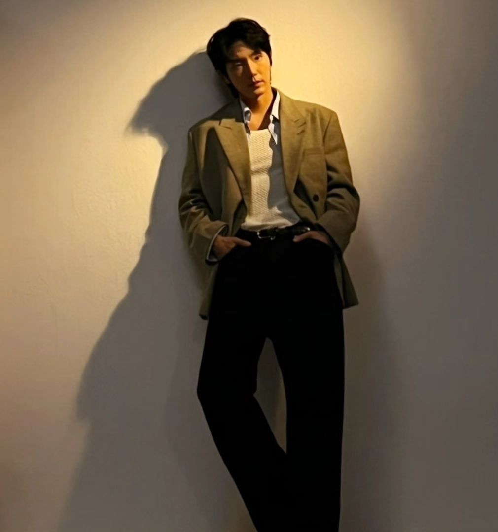Behind-the-scenes cut of Lee Joongi