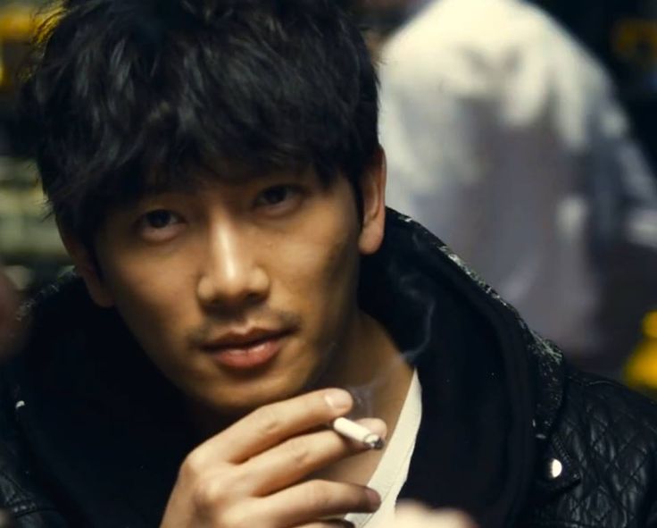 Behind-the-scenes cut of Ji Sung