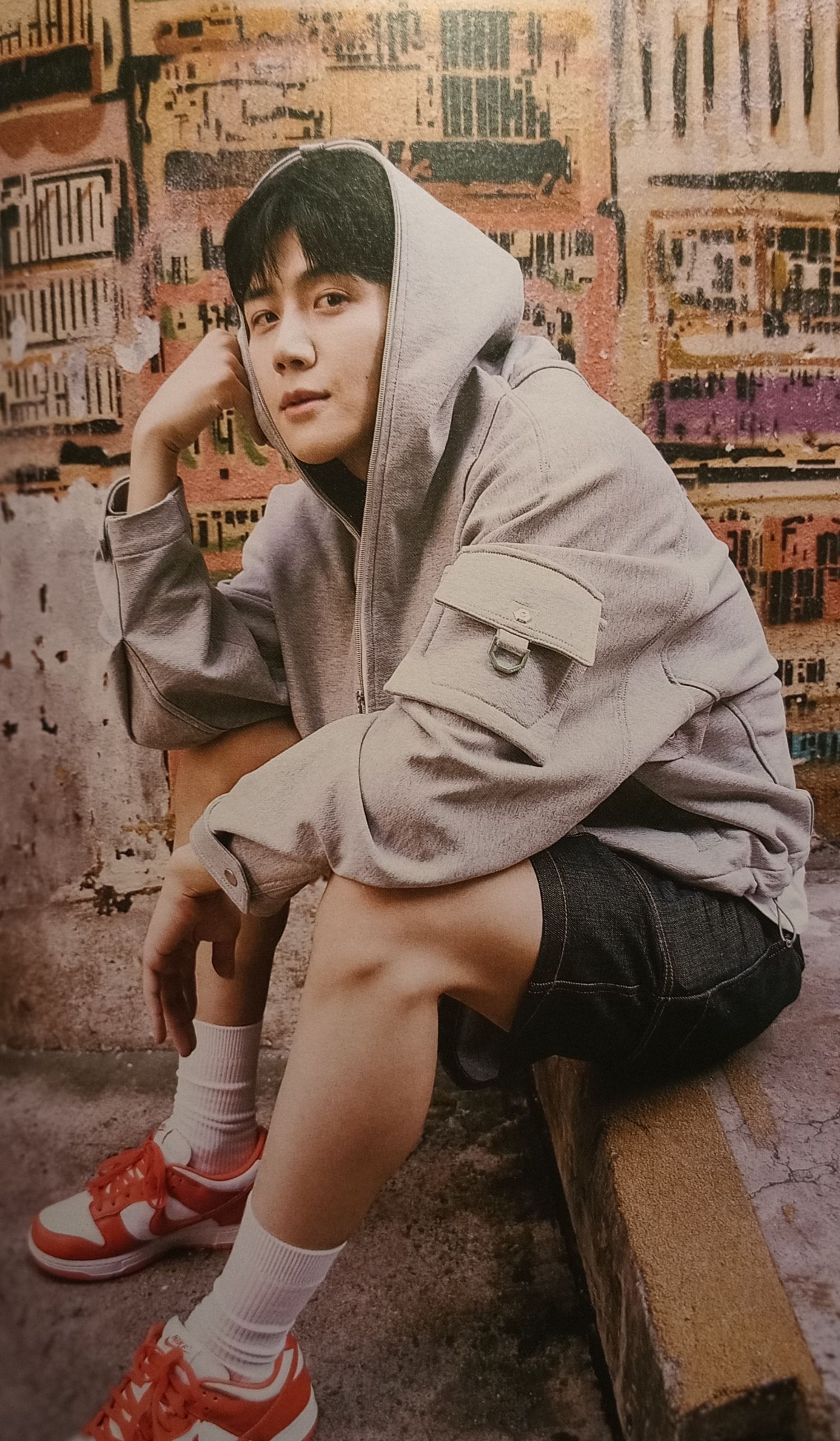 Emotional wallpaper shared by fans for Kim Seonho
