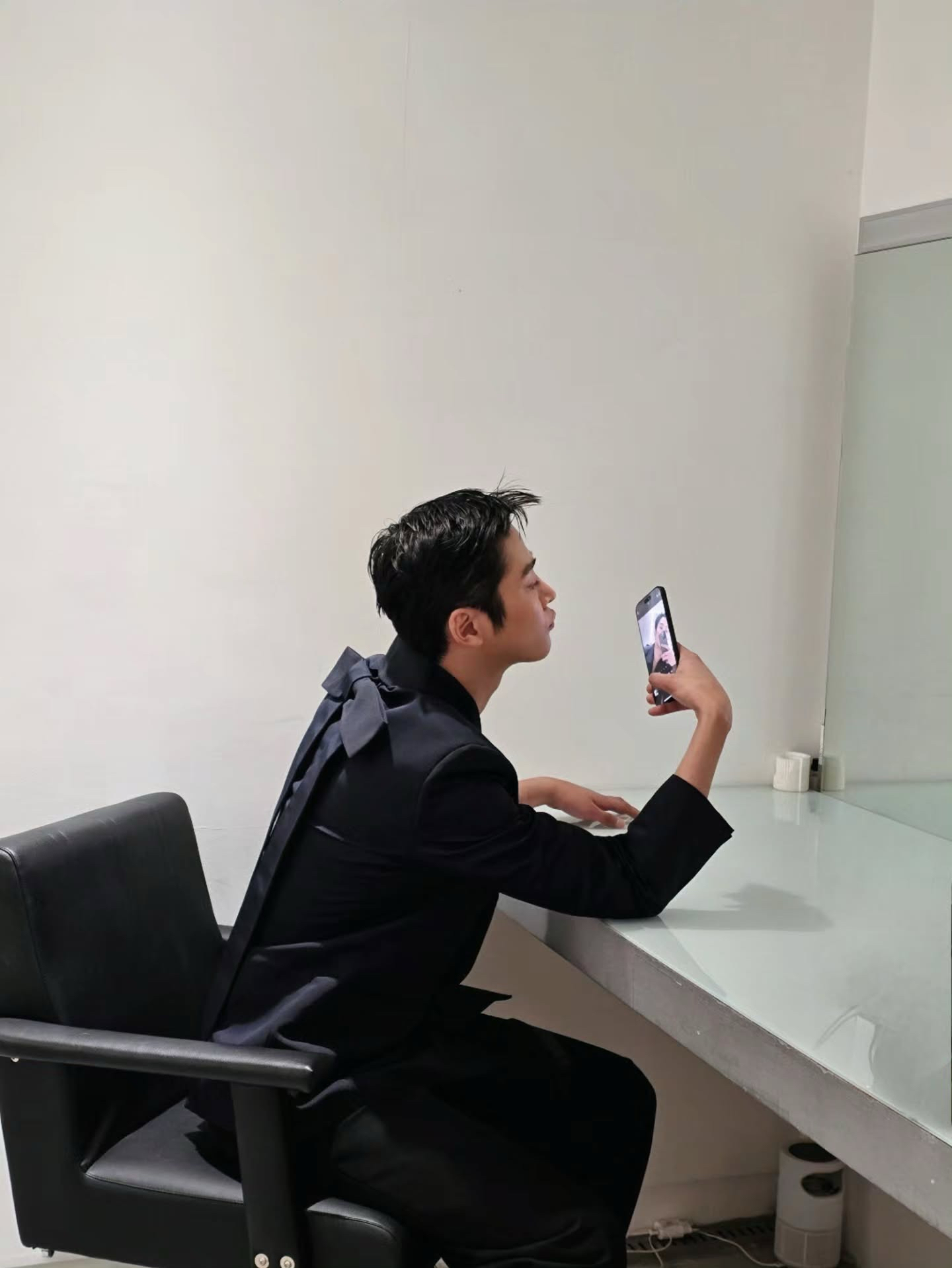 Behind-the-scenes cut of Rowoon