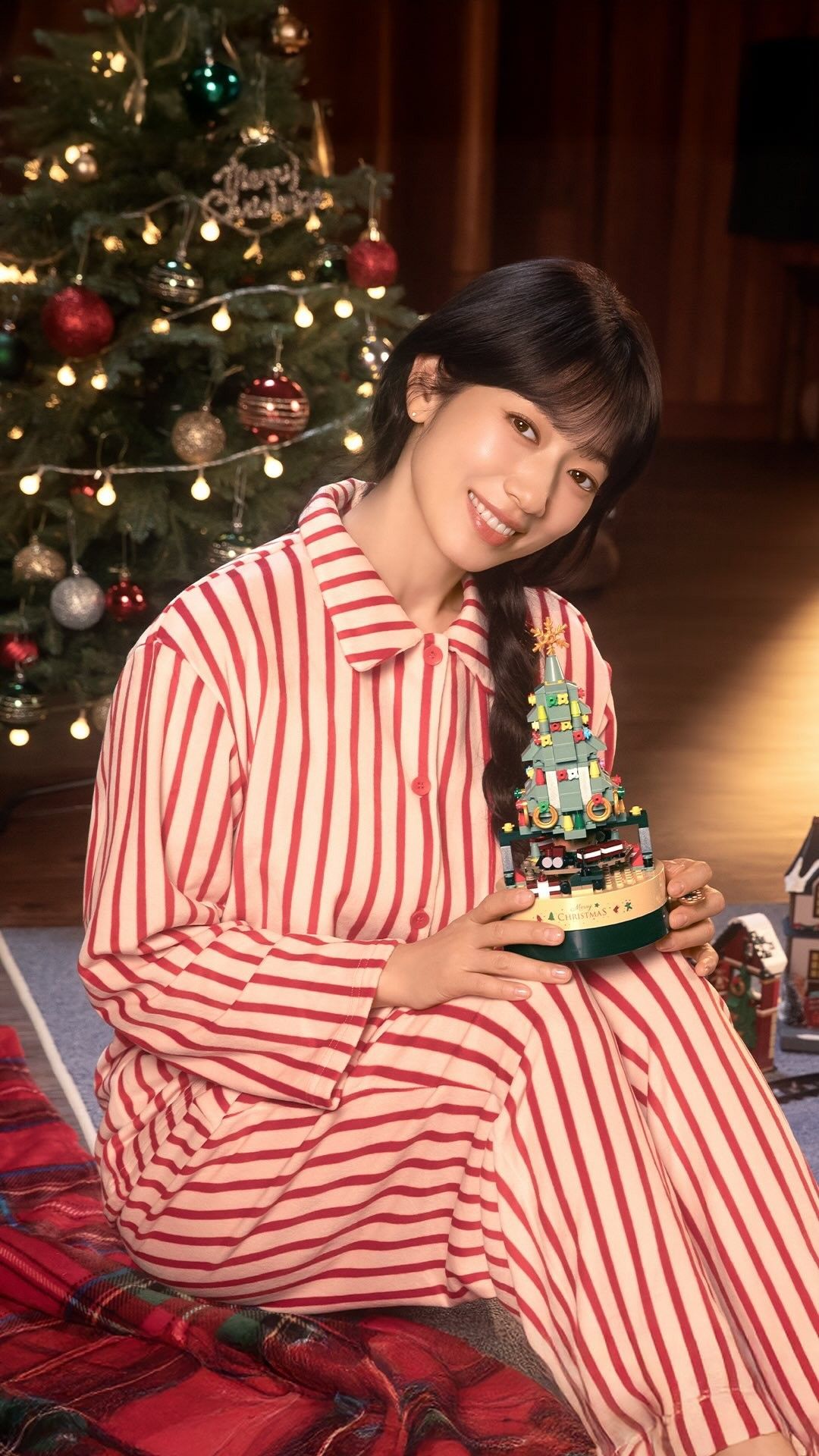 Emotional wallpaper shared by fans for Park Shinhye