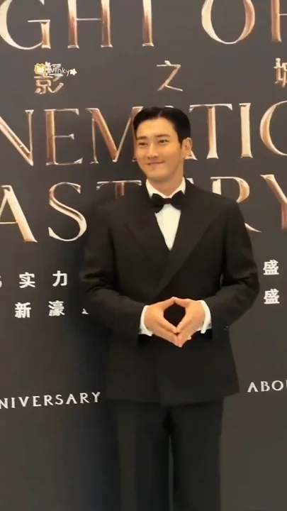 Special wallpaper made by Choi Siwon's fans