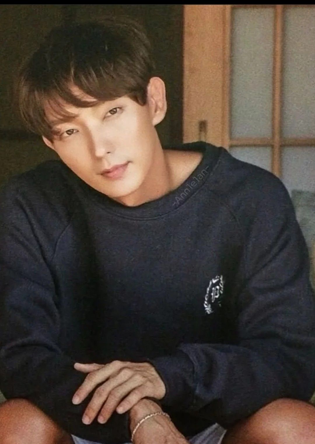 Behind-the-scenes cut of Lee Joongi