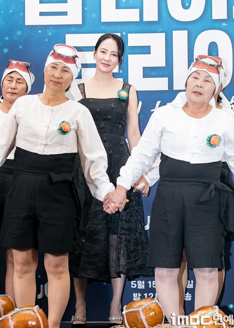 Behind-the-scenes cut of Song Jihyo