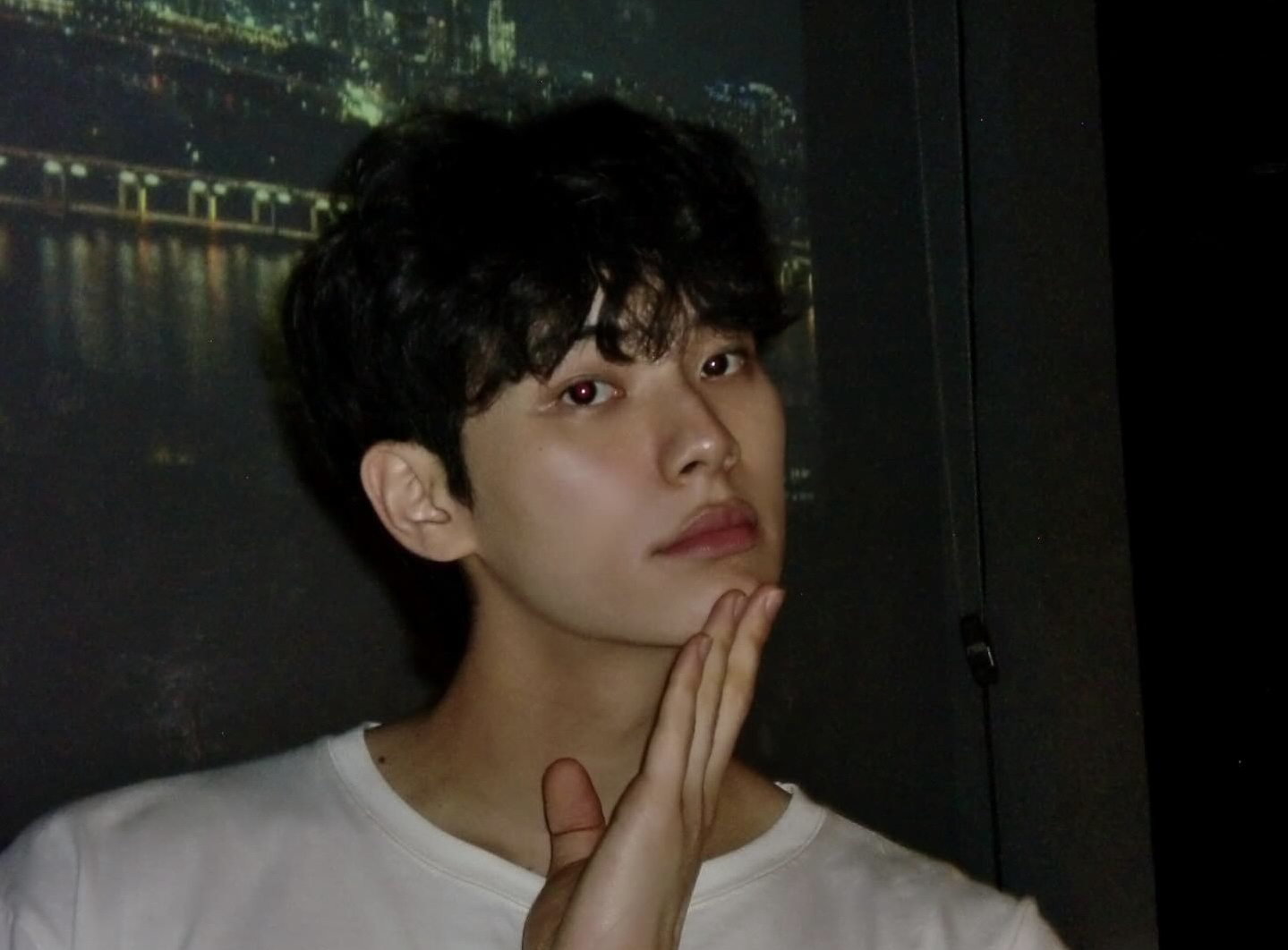 Behind-the-scenes cut of Lee Chaemin