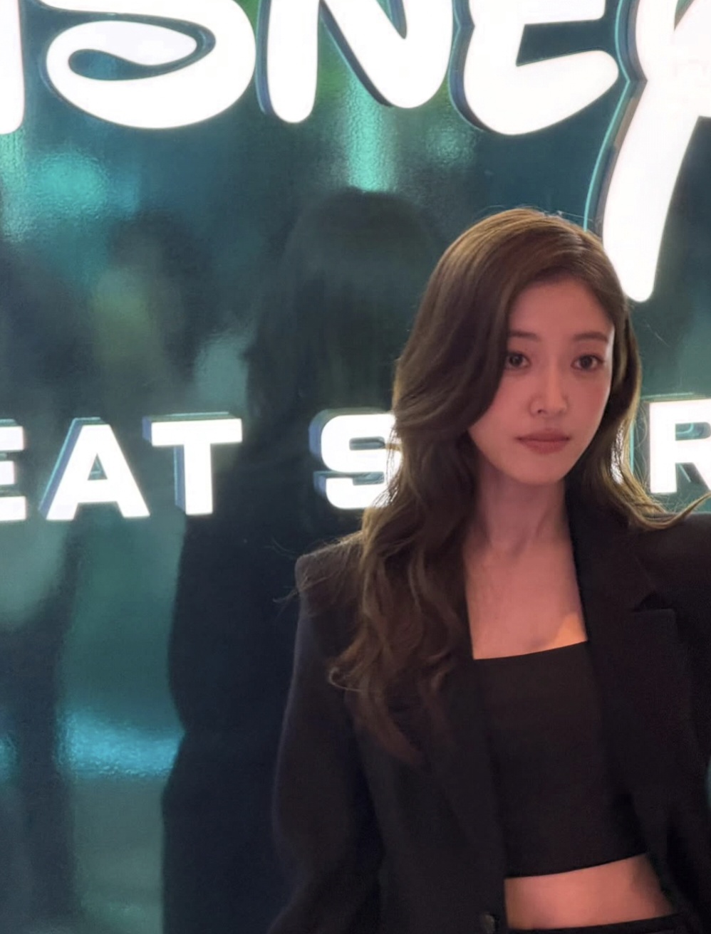 Behind-the-scenes cut of Lee Seyoung