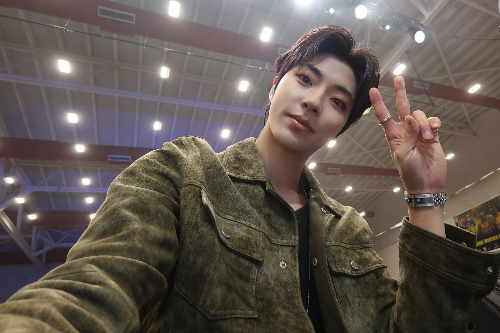 A moment captured by a fan of Hwang Inyoup