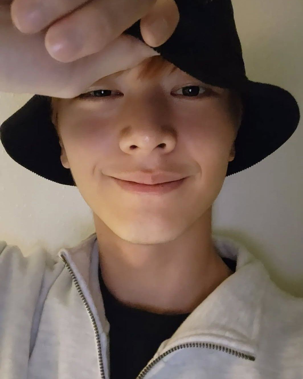 Behind-the-scenes cut of Yook Sungjae